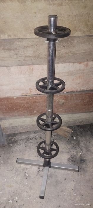 Стійка, етажерка для зберігання коліс