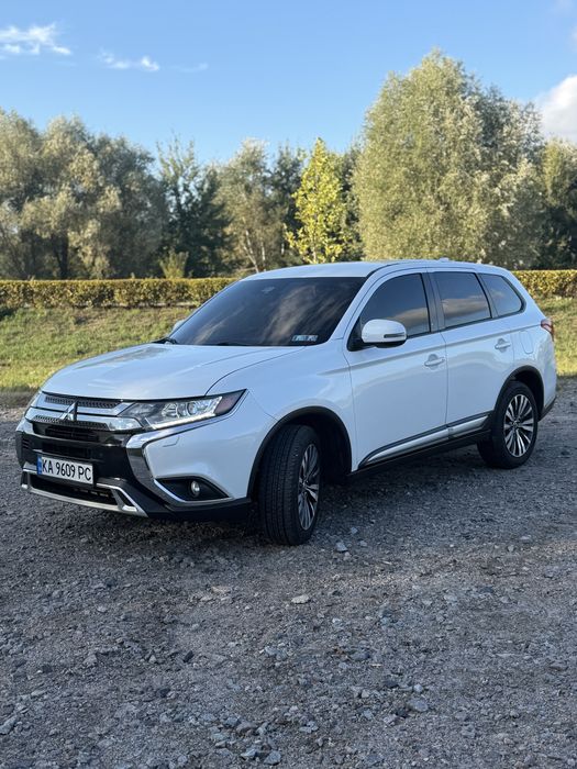 Продаж Mitsubishi Outlander 2020 рік