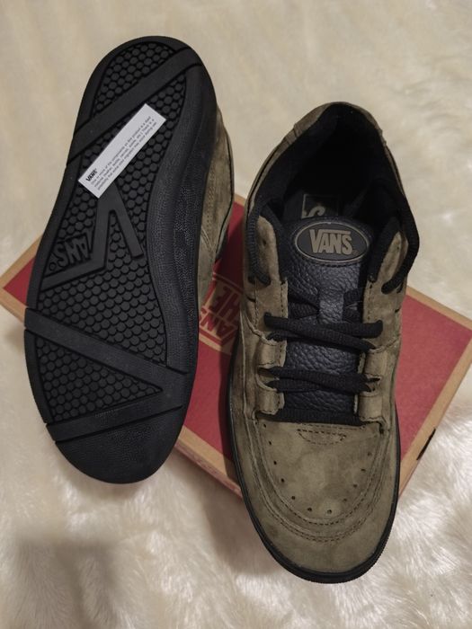 Sapatilhas Vans novas, em couro