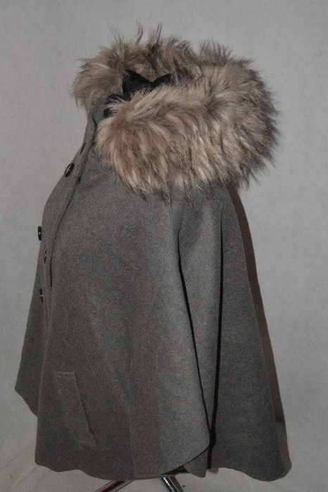 Ponczo z futrzanym kapturem Yessica XL