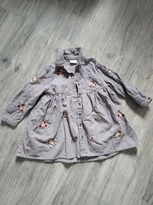 Sukienka z kołnierzykiem