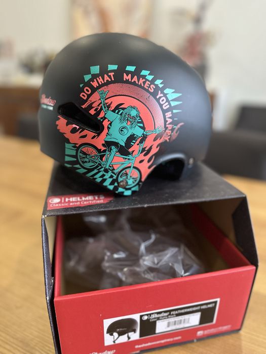BMX Capacete Shadow Big Boy V2 Featherweight