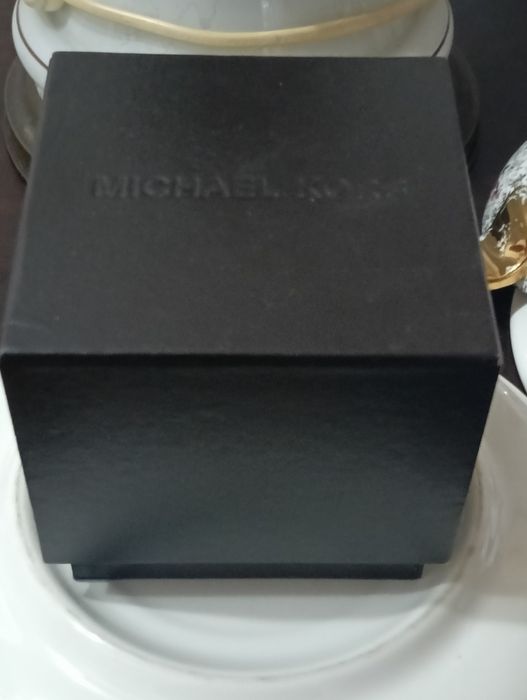 Caixa Michael Kors original, com almofada