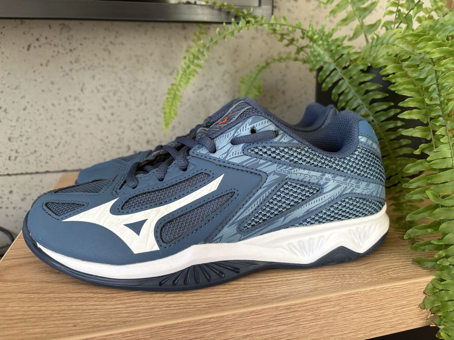 Buty Mizuno Lightning Star z6 jr jak nowe