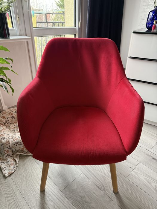 Sprzedam czerwony fotel
