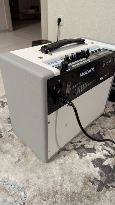Комбопідсилювач MOOER SD30