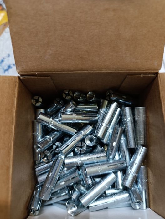 Bucha metálica tipo Tornado.