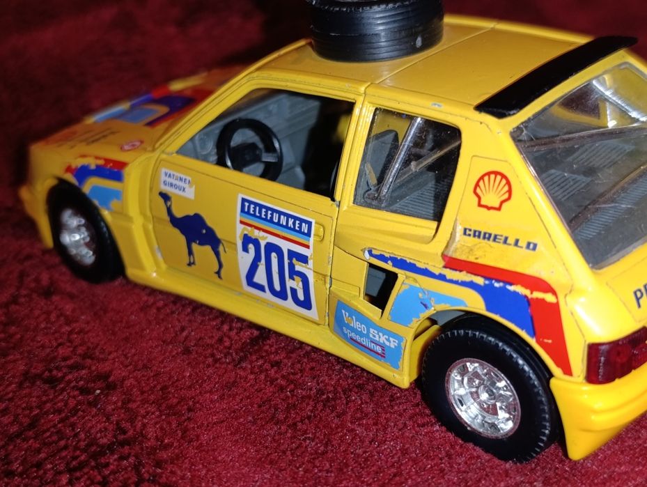 Miniatura Burago Peugeot 205 Turbo