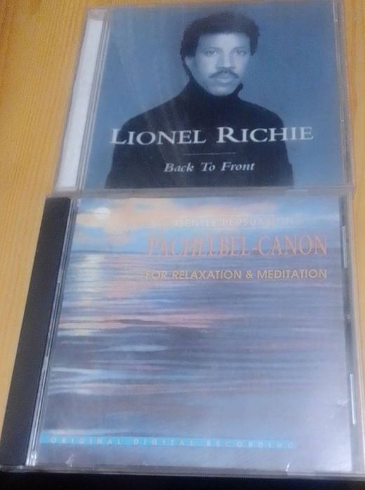 Sprzedam tanio pudełka do płyt CD