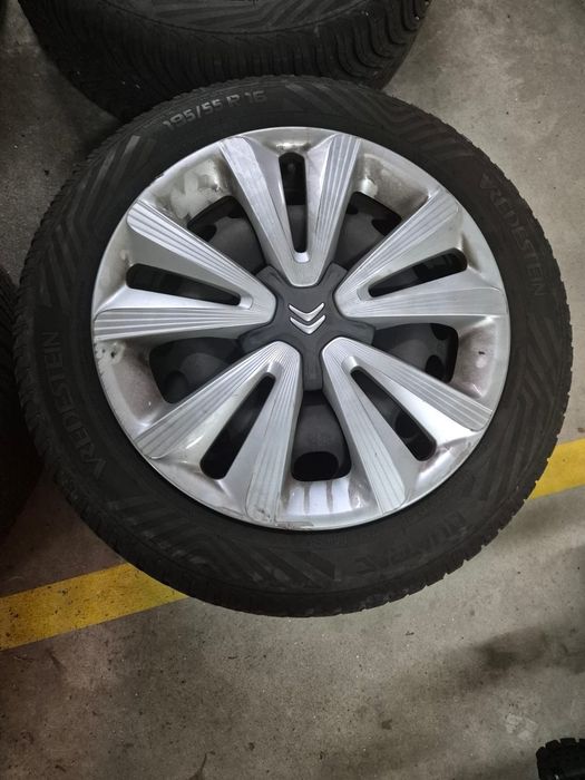 Vendo 4 jantes com pneus 16'