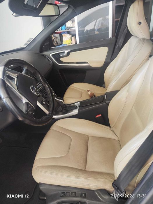 Volvo XC60 D5 2.4 AWD Summum 215 cv Automático — Nacional 17 490€ foto 5