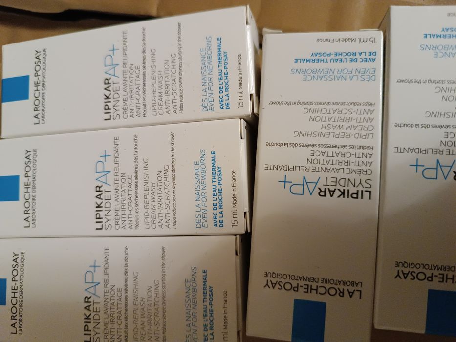 Уценка из-за срока набор пробников 10 штук  геля Lipikar Syndet