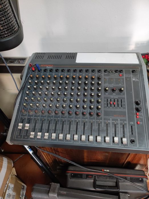 Mesa de som amplificada