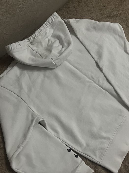 Біле худі Nike з свушом