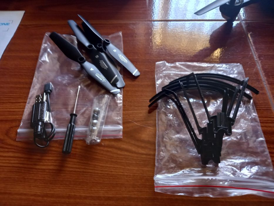 Drone médio com camera64729868760579123