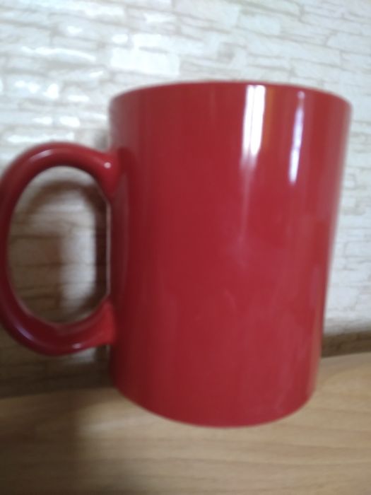 Керамічна чашка червона