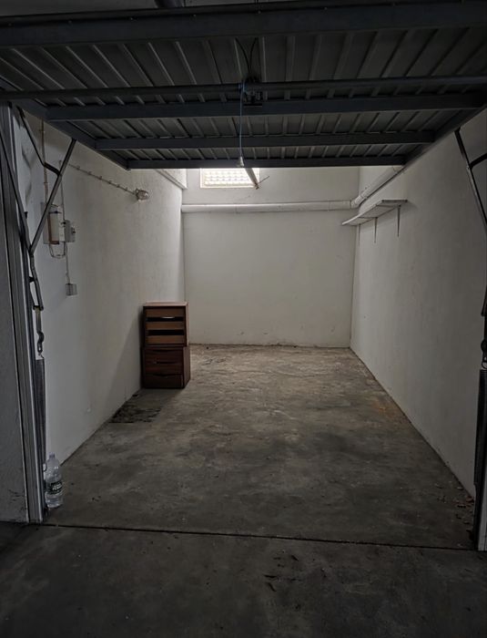 Garagem Mem-Martins  Aluga-se