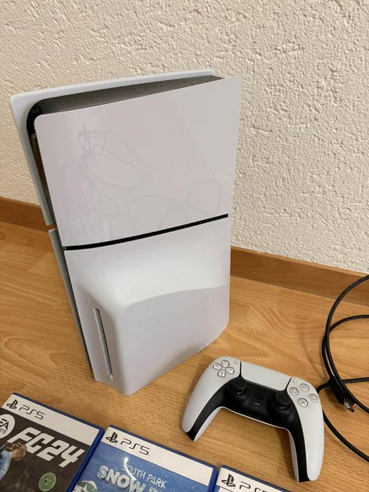 PlayStation 5 (825GB) + 3 jogos