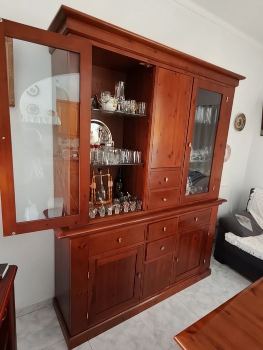 Conjunto de Aparador/estante, mesa e 4 cadeiras