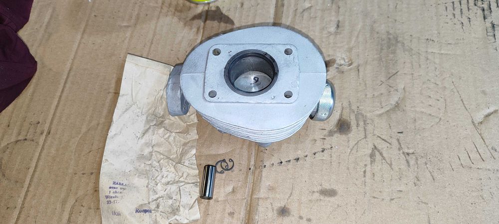 Cylinder komar Romet Motorynka silnik 025 Kadet po szlifie nowy tłok