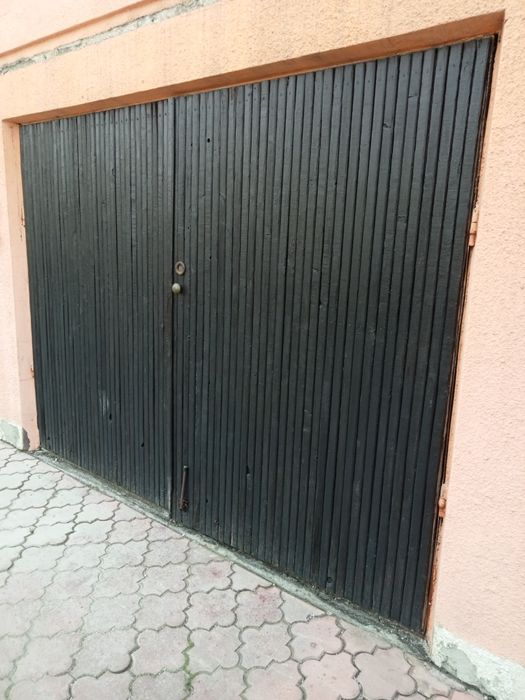 Drzwi Garażowe Czarne