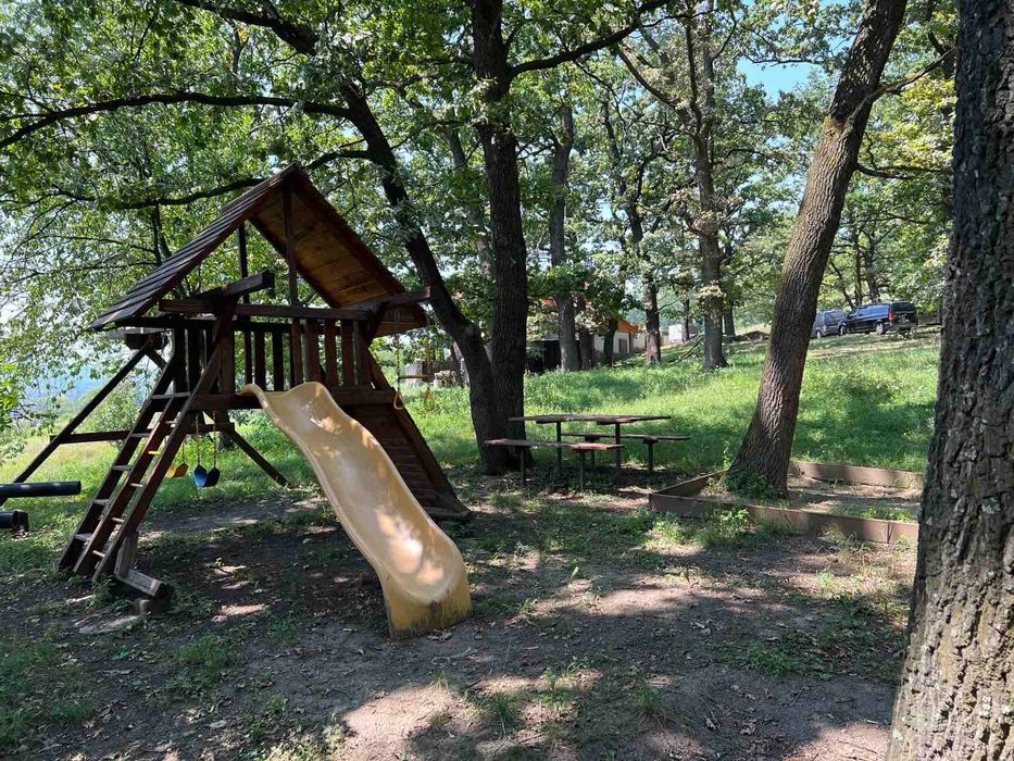 Оренда будинку в 2 км від Чернівців посеред ландшафтного дубового гаю