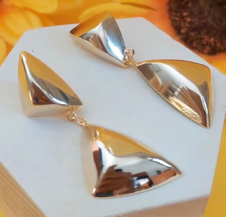 Brincos luxo, zirconia folheado a ouro 18k e prata 925.