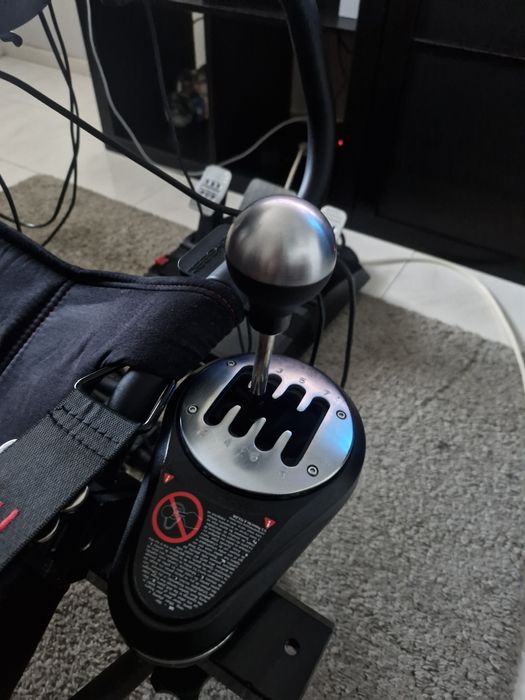 Cockpit completo. Volante,pedais e alavanca