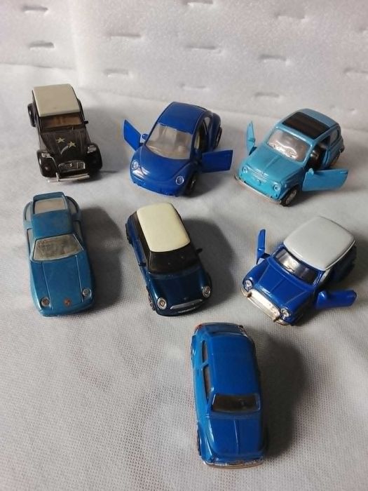 Miniaturas de Carros de Várias Marcas.
