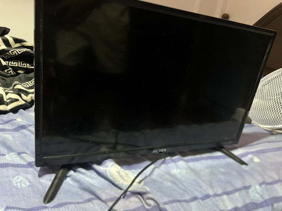 Tv silver pequena