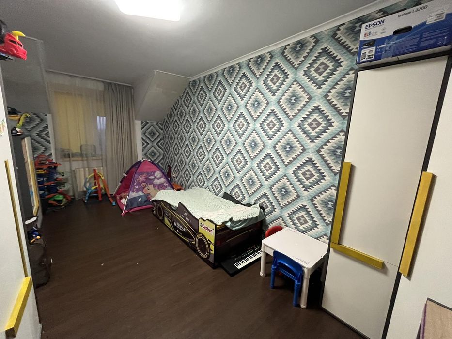Продається 3-х кімнатна новобудова по вул. Руській, р-н меблів "Майя"