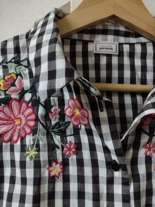 Camisa Pimkie M

Preta e Branca com Padrão floral.

Em excelente estad