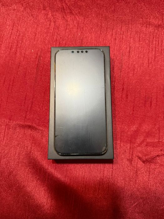 iPhone 13 Pro com caixa original 
-256g 
-78% capacidade bateria 
-2 c