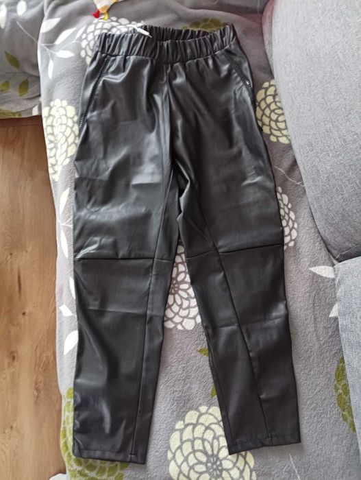 Spodnie czarne Minouu