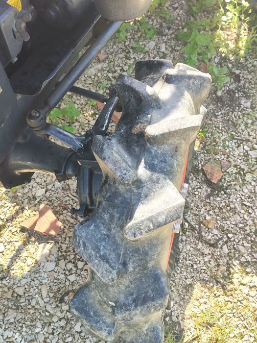 Trator 4×4 Kubota frese e charrua