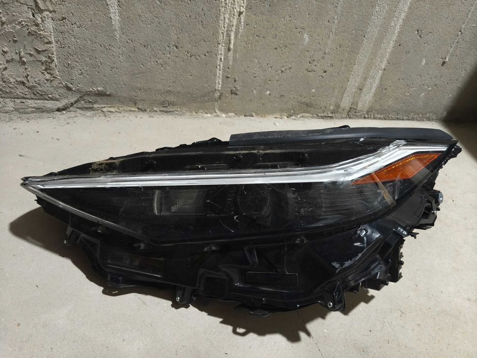 Передня ліва фара Toyota Bz4X з США комплектація XLE (на запчастини)