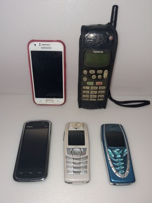 5 Antigos Telemóveis de Colecção