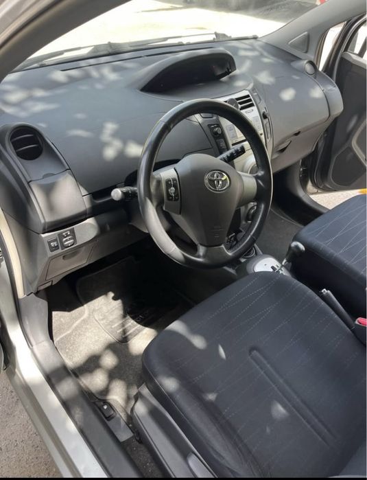Toyota  yaris ano 2006