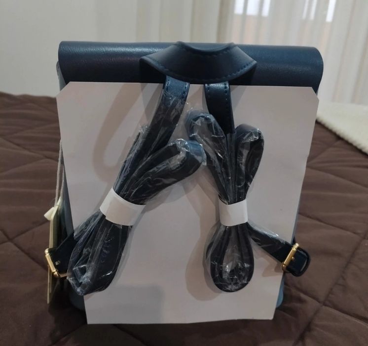 Mochila azul nova