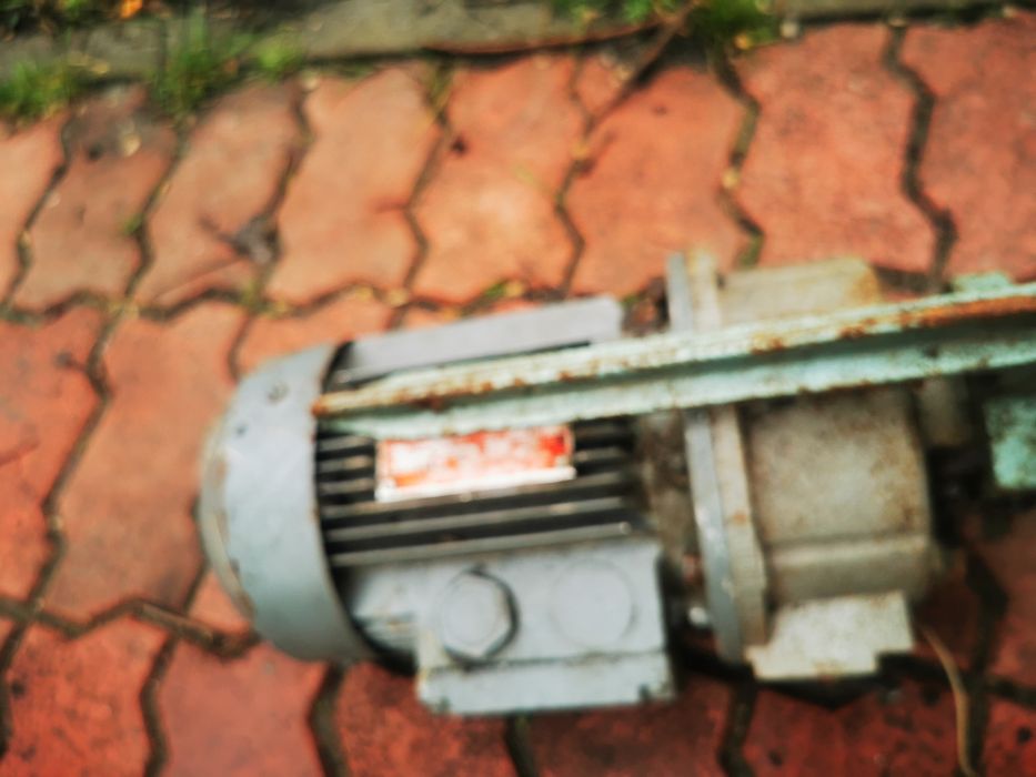 Продам электродвигатель