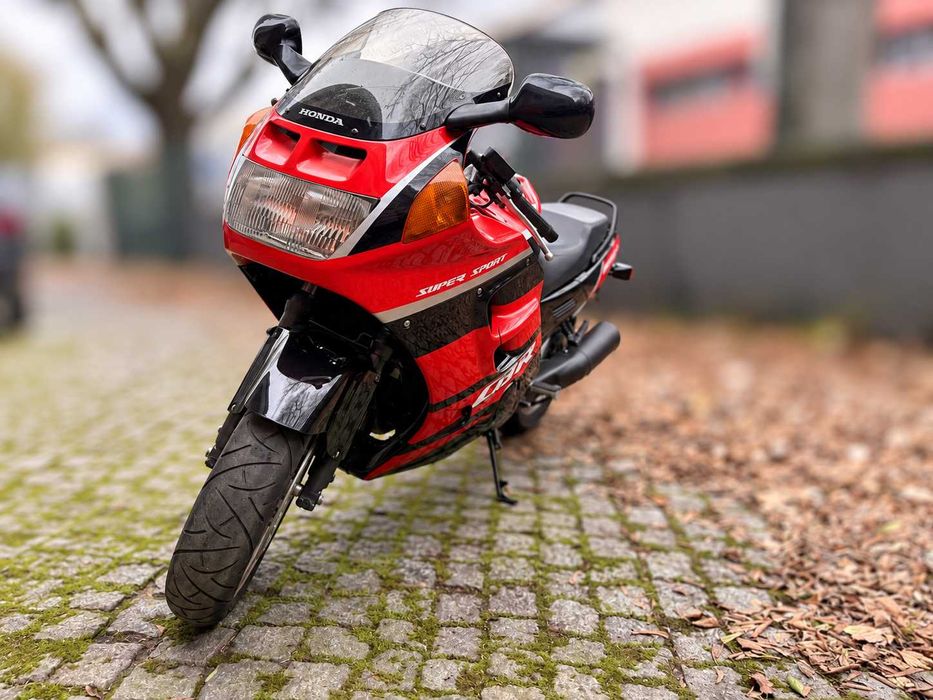Honda CBR 1000F 1991 Clássica isenta de IUC