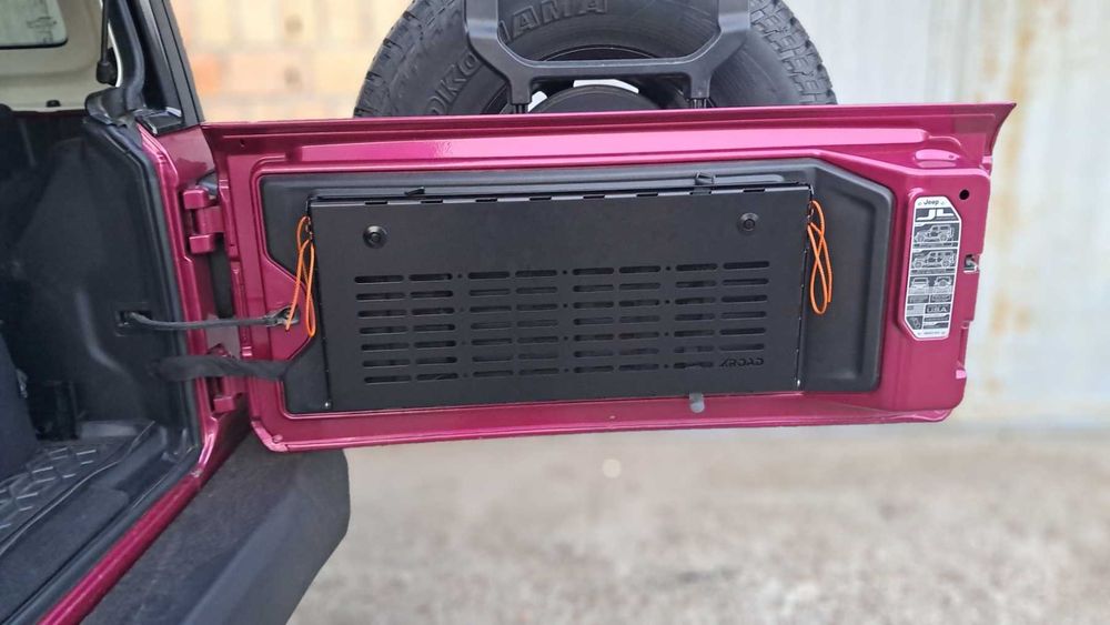 Відкидний стіл на двері багажника Jeep Wrangler JL / JK / TJ Molle XRoad