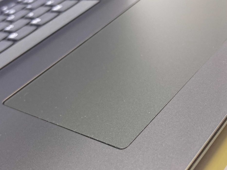 Laptop Lenovo V17 G4
