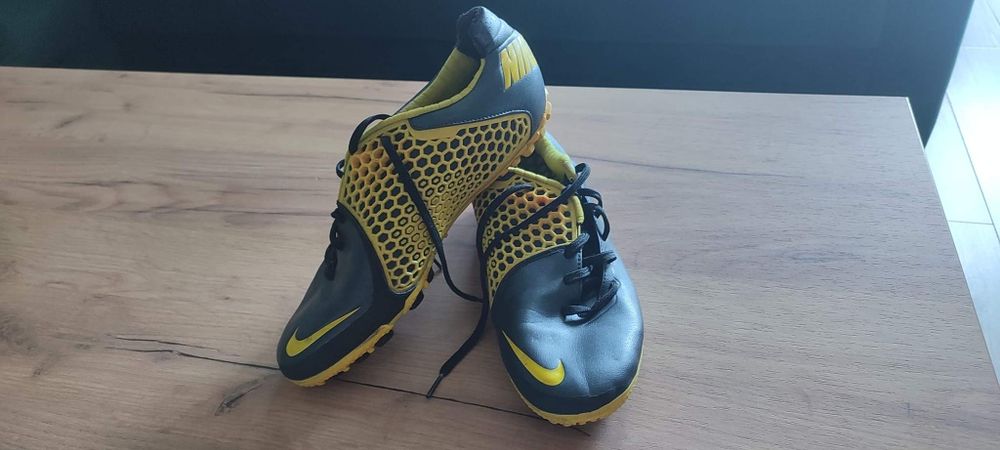 Nike Bomba tutfy turf tf 42
