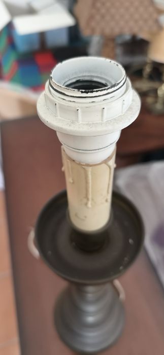 Base de candeeiro imitação castiçal e vela