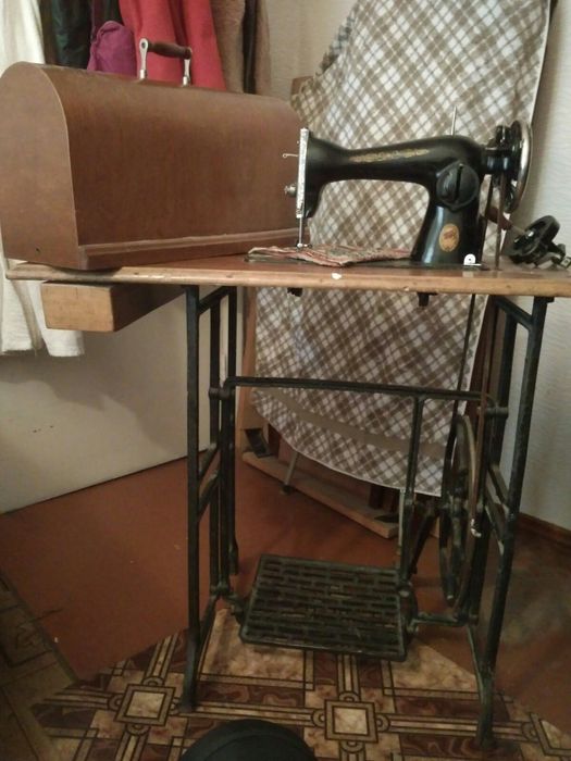 Швейная машинка ,ручна,ножна