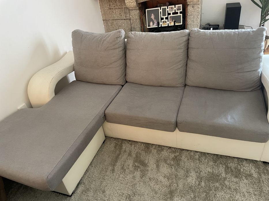 Sofá cinzento e branco