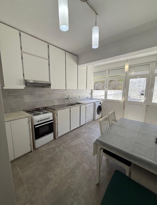 Quarto para senhora | LOURES | 500€