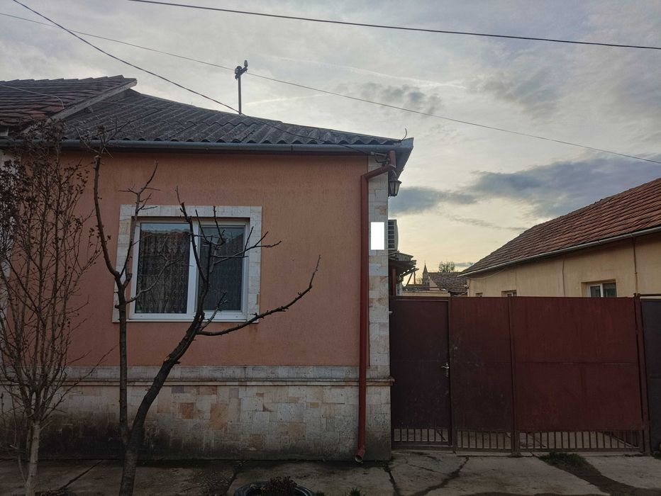 ПРОДАЖ 3-х кімнатного будинку з сучасним ремонтом недалеко від центру!