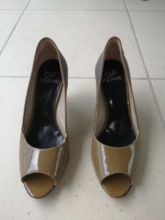 GF FERRE Gianfranco Ferre buty włoskie szpilki czółenka skórzane r.39